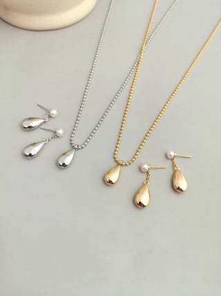 Sterling silver teardrop necklace