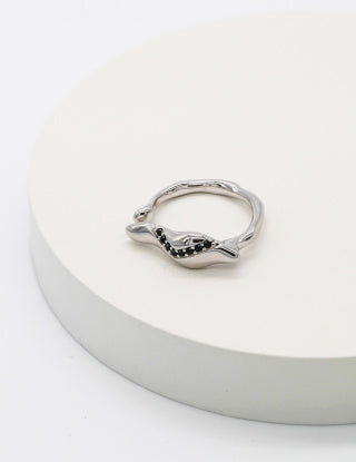 A pure silver zircon best friend ring