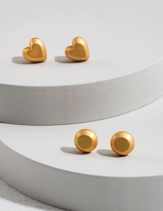 Pure silver heart-shaped stud earrings