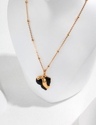 A pure silver drop glaze heart-shaped necklace