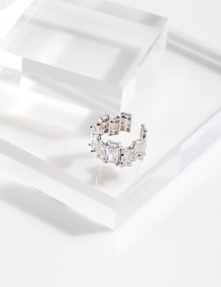 Irregular rectangular-shaped zircon design ring
