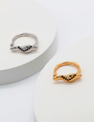A pure silver zircon best friend ring