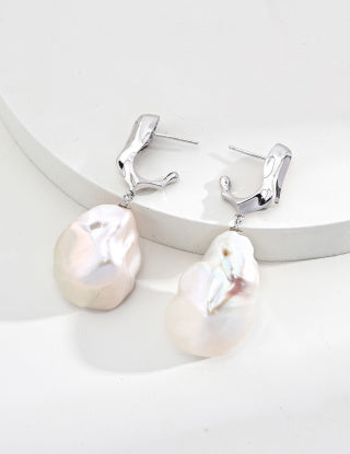 Natural pearl/resin earrings