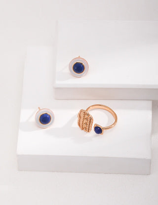 A pure silver lapis lazuli ring