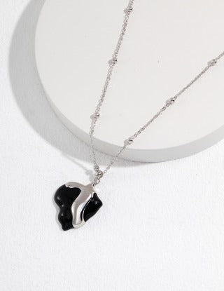 A pure silver drop glaze heart-shaped necklace
