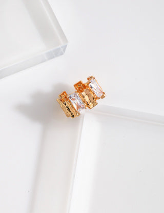 Irregular rectangular-shaped zircon design ring