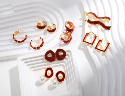 Beaded glazed ear studs Available in gray or red