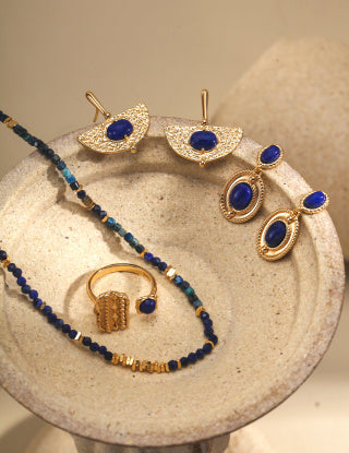 A pure silver lapis lazuli ring