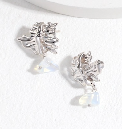 Irregular Pleat Design Series earrings